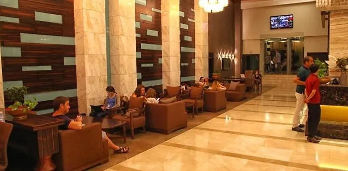 Queen's Park Le Jardin 케메르