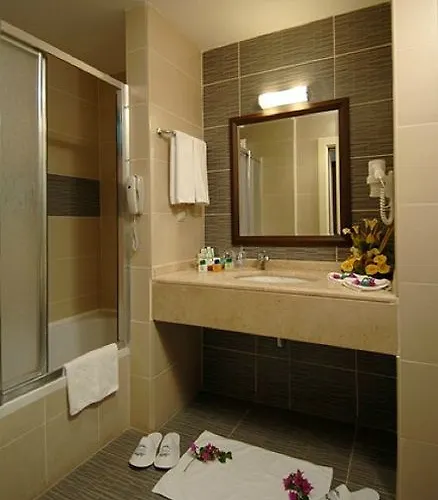 Queen's Park Le Jardin 5*