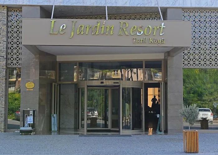 Queen's Park Le Jardin 케메르