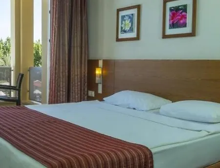 Queen's Park Le Jardin Kemer