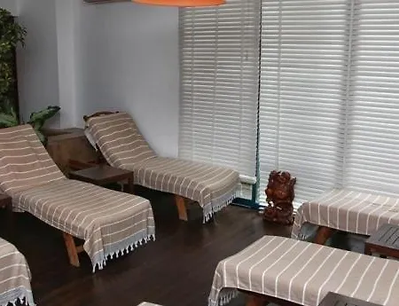 Hotel Queen's Park Le Jardin