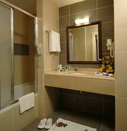 Queen's Park Le Jardin 5*